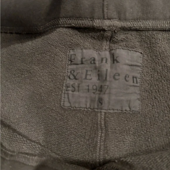 Frank & Eileen Charcoal Fleece Set - Picture 4 of 11